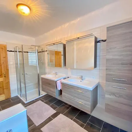 Dom wakacyjny In Rennweg Near Slopes *